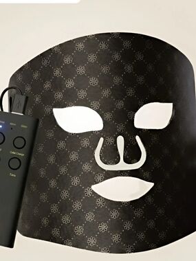 Dermelea luxe Pro Max LED therapy Facial Mask system New!!
